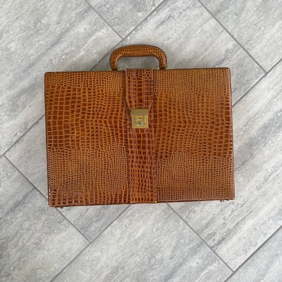 Vintage Croc Embossed Brown Briefcase With Gold Accent 16.5”x12”